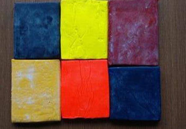 各種顏色的色餅展示