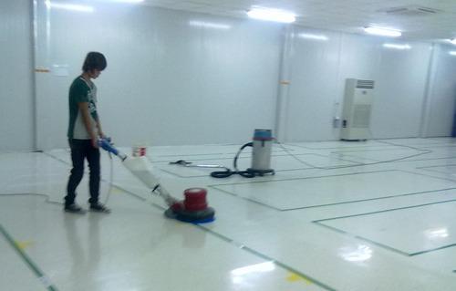 干洗去地板上炭黑方法